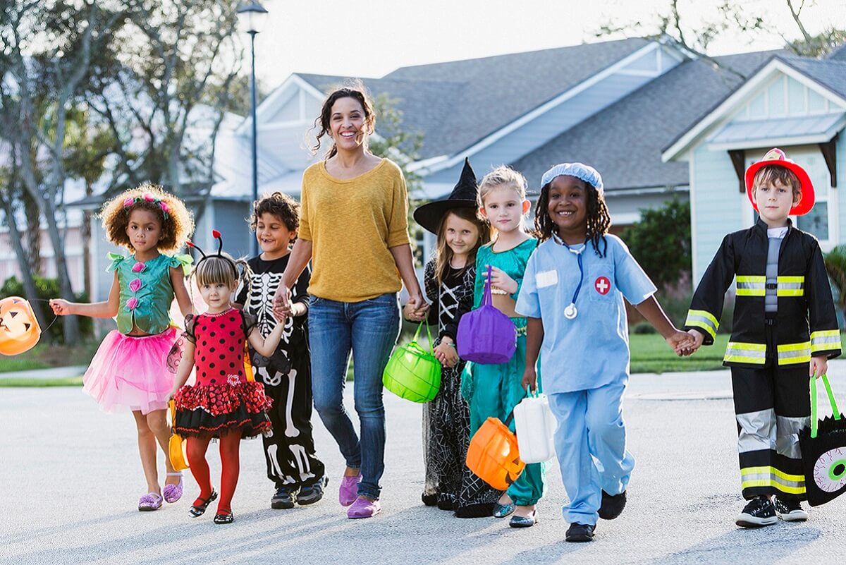 There are things that parents need to be aware of so their kids can stay safe while trick-or-treating.